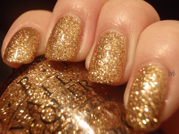 Glitter in Gold