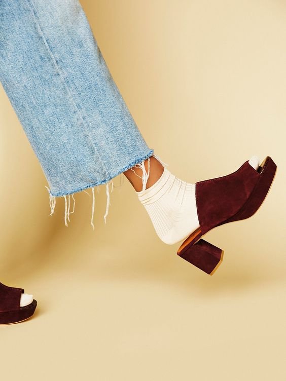 clothing, footwear, brown, leg, fashion accessory,