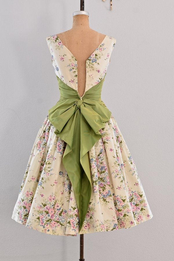 34 Stunning Vintage Dresses You Are Going to Want in Your Closet