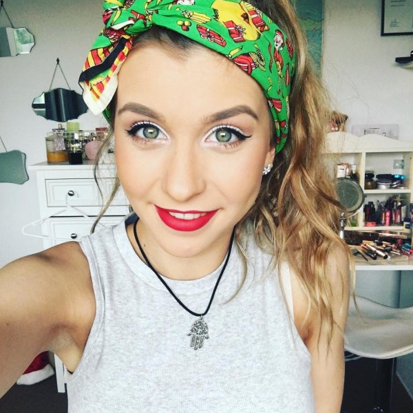 Jemima Morris' Red Lip & Fun Eye Makeup