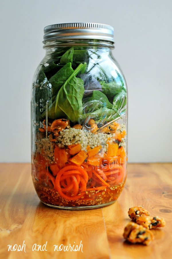 10 Delicious Mason Jar Meals to Eat at Lunchtime