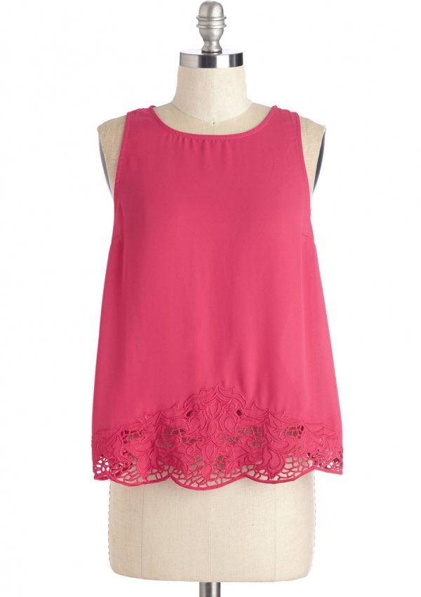 Did You Know That Scallop Hems Are in This Summer?