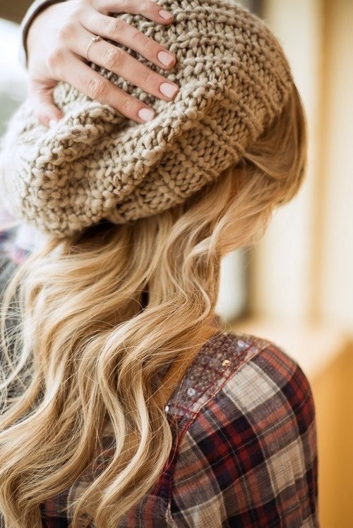 7 Hairstyles That Go Great With A Beanie Hat