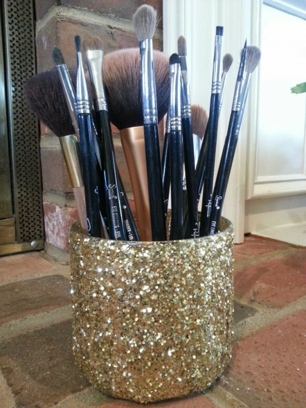 Easy DIY Makeup Brush Holder