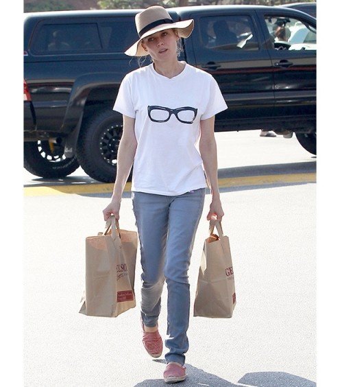 Diane Kruger Knows a Floppy Hat is Ideal for a Shopping Trip