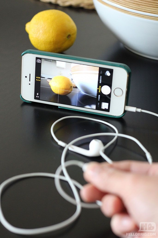 You Can Use the Volume Control on Your Apple Headphones as a Remote to Take Photos