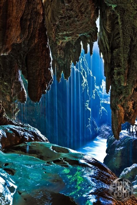 Monasterio de Piedra,landform,sea cave,cave,water feature,