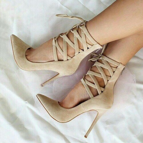 footwear, shoe, high heeled footwear, leg, toe,