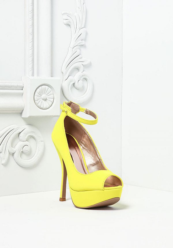 footwear, yellow, shoe, product, leg,