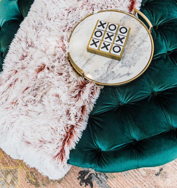 Font, Textile, Fur, Pattern, Table,