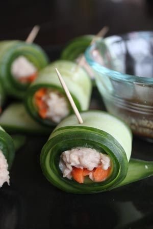 Rouleaux de concombre de salade de thon