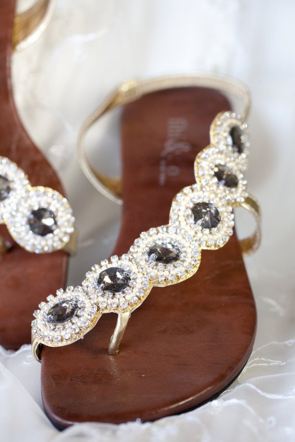 footwear,brown,jewellery,shoe,fashion accessory,