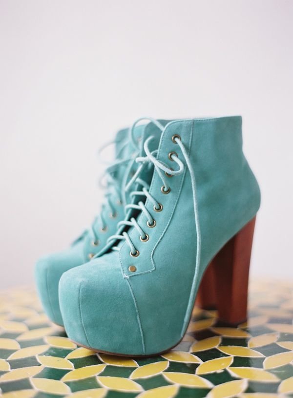 footwear,blue,green,turquoise,aqua,