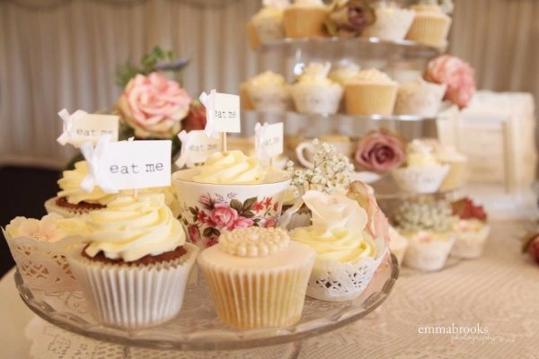 Delicate Vintage Cupcakes