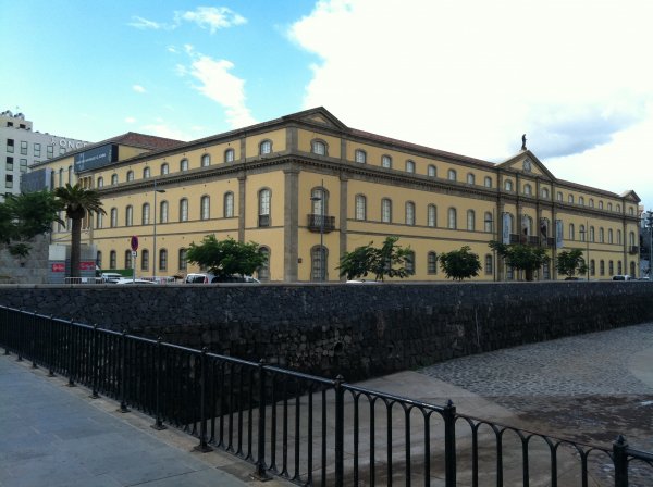 building,palace,plaza,estate,facade,