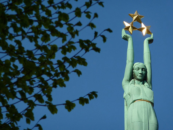 To See the Freedom Monument