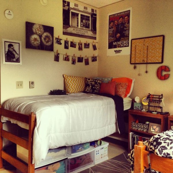 Use Wall Space Wisely so You Don't Have a Cluttered Room