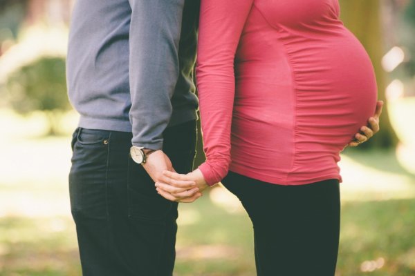 Pregnant Women Should Try Taking These 17 Types of Maternity Photos ...