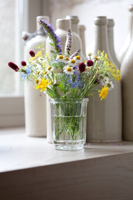 Simple Flower Arrangements Can Bring Color to Any Corner