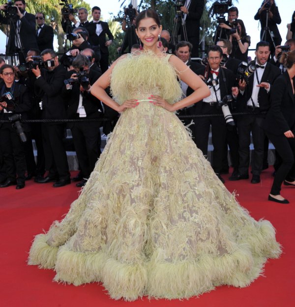 You Either Love It or Hate It - Sonam Kapoor in Elie Saab Couture