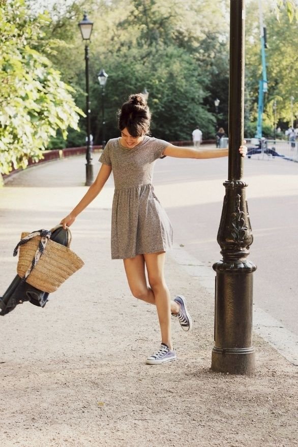 17 Trendy Ways to Wear Dresses and Sneakers Together and Look Good