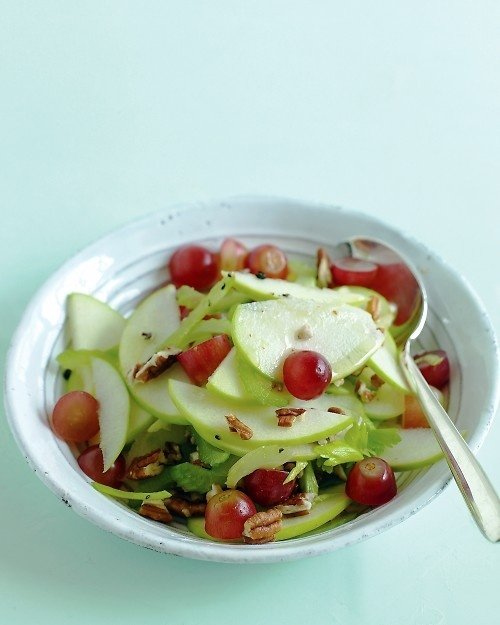 Ensalada de manzana, uva y apio