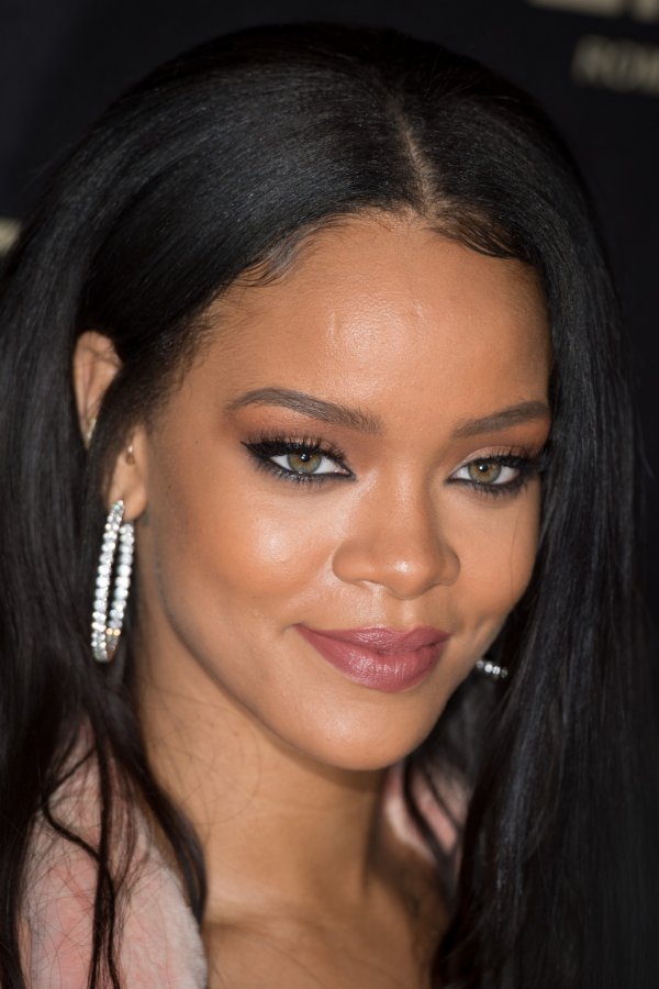 25 Shades of Everything Rihanna's Love of Lipstick ...