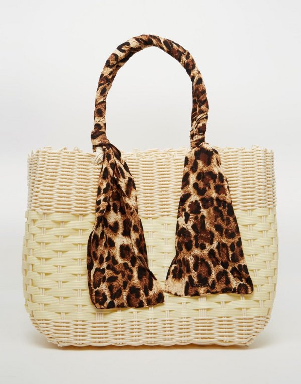 Carpisa Basket Tote Bag