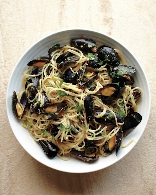 Spaghetti with Mussels, Lemon, and Shallots