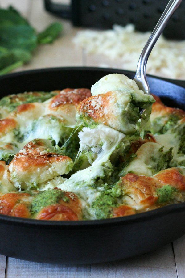 Cheesy Pesto Pull-Apart Bread