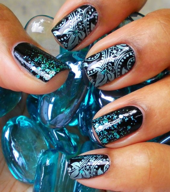 A Metallic Design Combined with Glitter is Fantastic