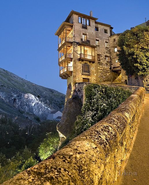 Casas Colgadas,building,fortification,castle,wall,