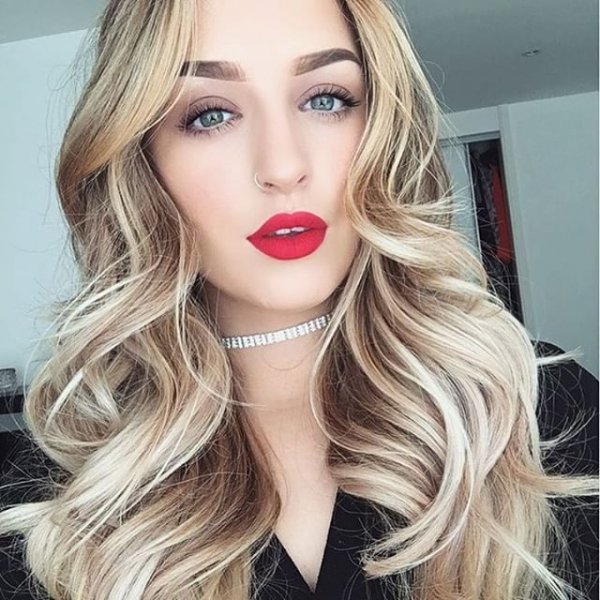 hair, human hair color, blond, face, clothing,