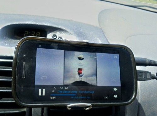 Mount Your Smartphone in the Car Using Binder Clips