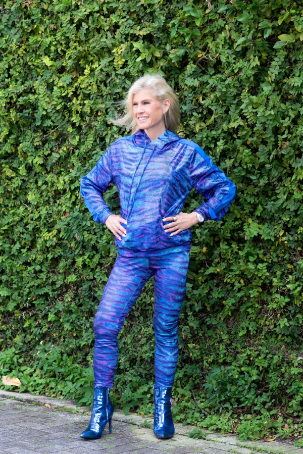 Cobalt blue, Blue, Clothing, Electric blue, Denim,