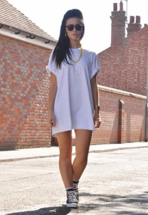 This is How Short Women Can Wear the Trendy T Shirt Dress