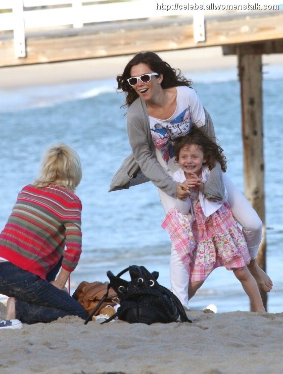 Anna Friel and Gracie