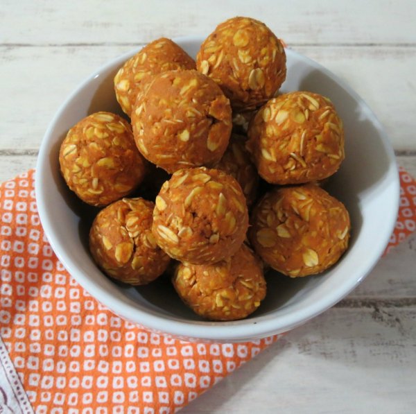 No Bake Peanut Butter Pumpkin Dog Balls