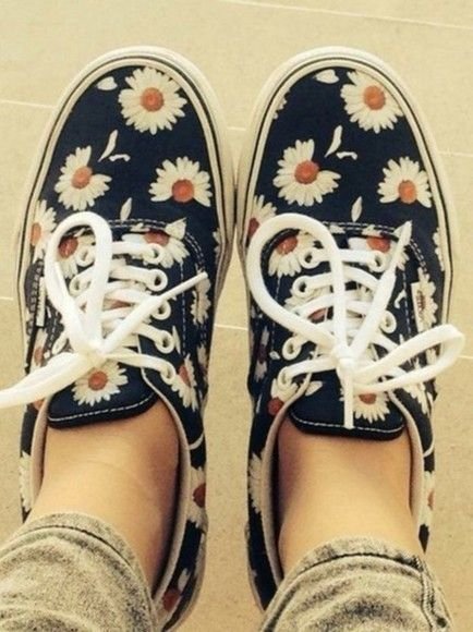 footwear,shoe,leg,arm,human body,