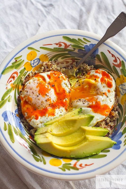 Spicy Quinoa Breakfast Bowl