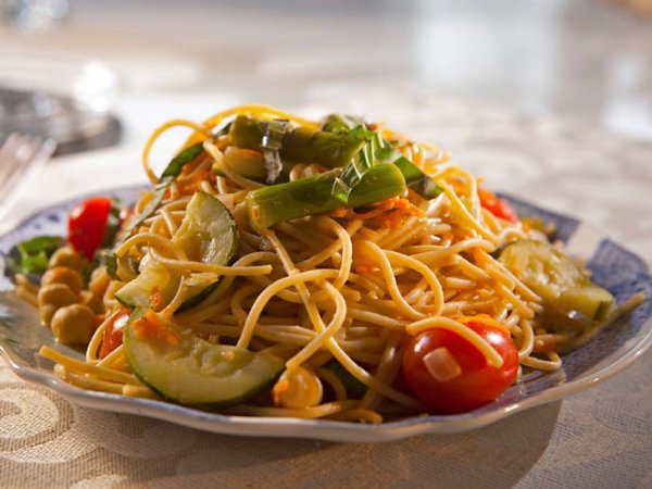 dish, food, spaghetti, chow mein, cuisine,