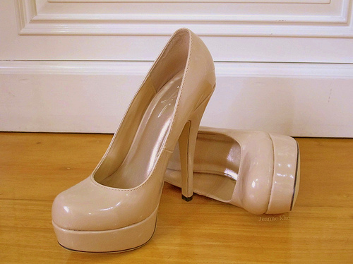 Nude Pumps