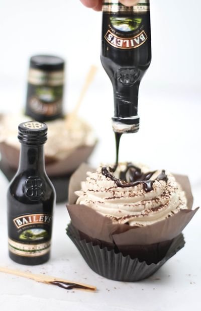 Irish Cream Hot Fudge Cupcakes