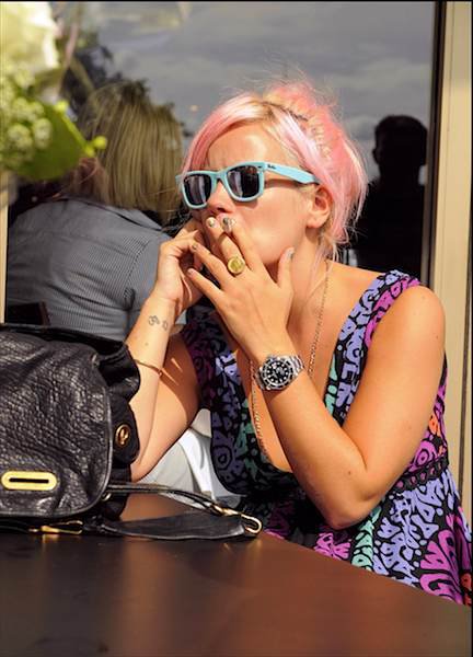 37 Celebrities Caught Smoking Celebs