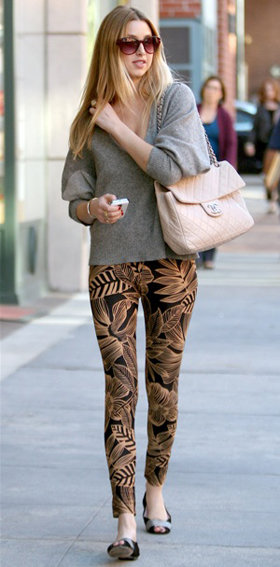 18 Photos of Celebrities Rocking the Most Interesting Leggings...