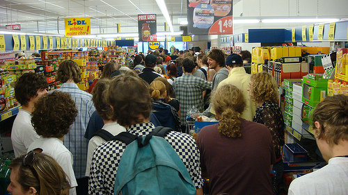 Two Sisters Reunited after 18 Years at Checkout Counter