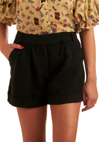 Dans La Rue Shorts