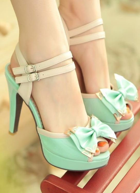 footwear,shoe,high heeled footwear,leg,spring,