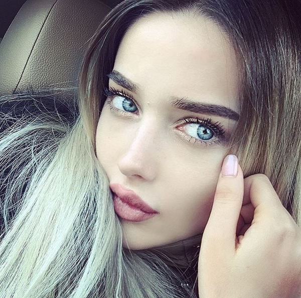 color,face,hair,eyebrow,blue,