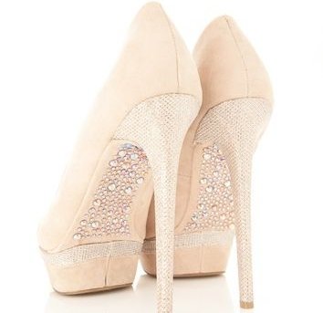 footwear,shoe,leather,leg,high heeled footwear,